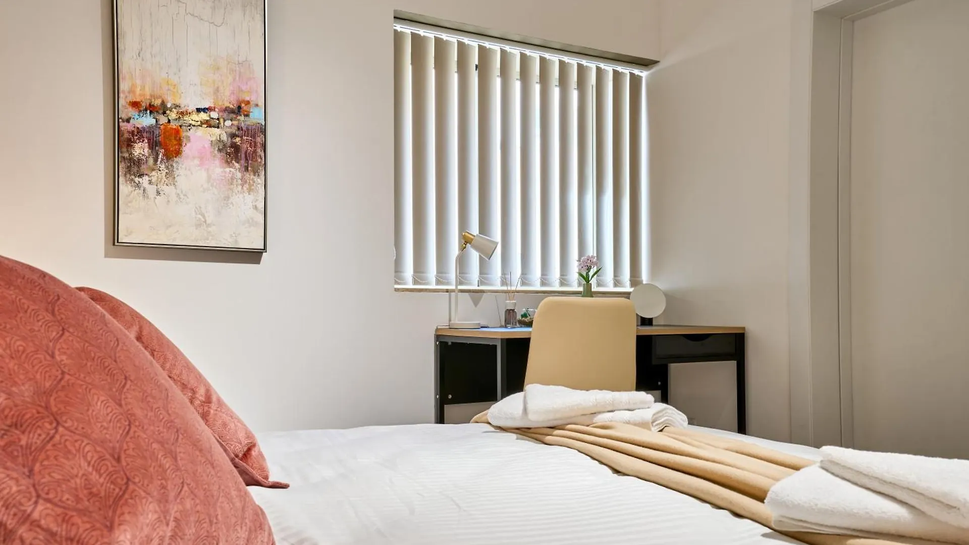 Stylish Apartment In Tigne Point Sliema