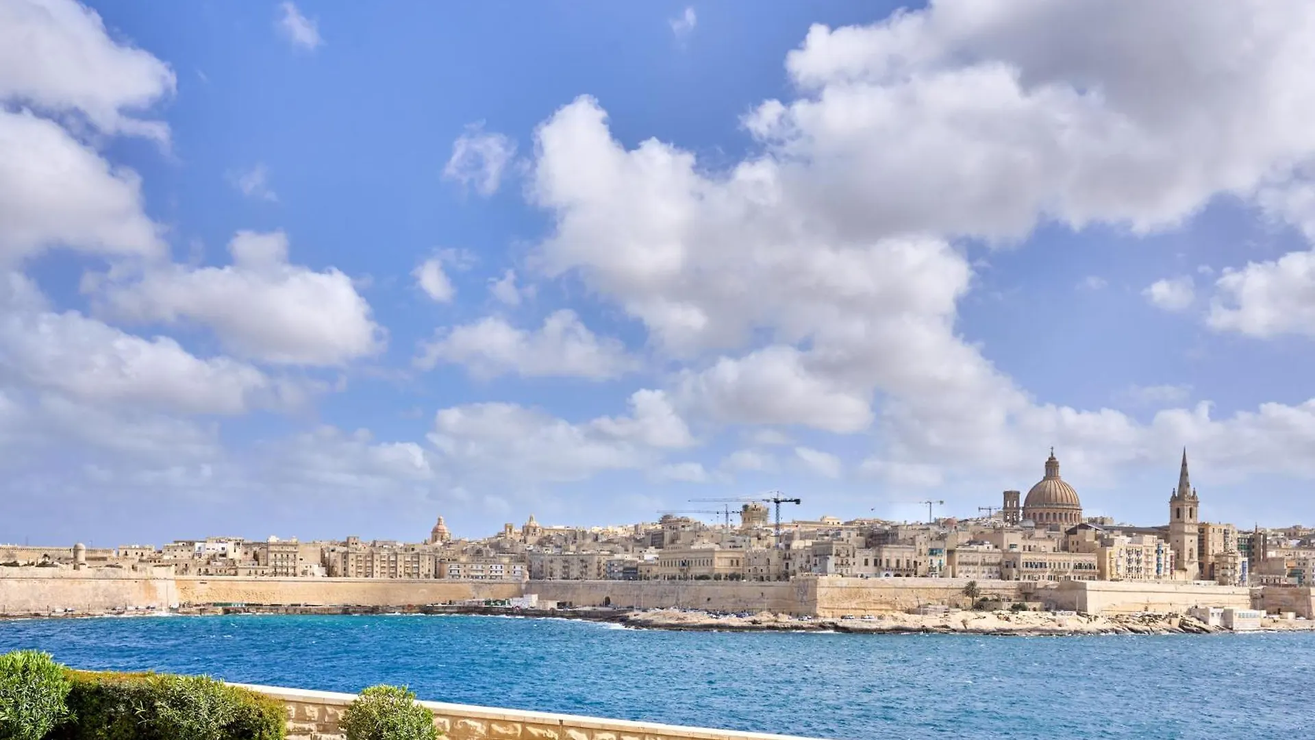 Stylish Apartment In Tigne Point Sliema