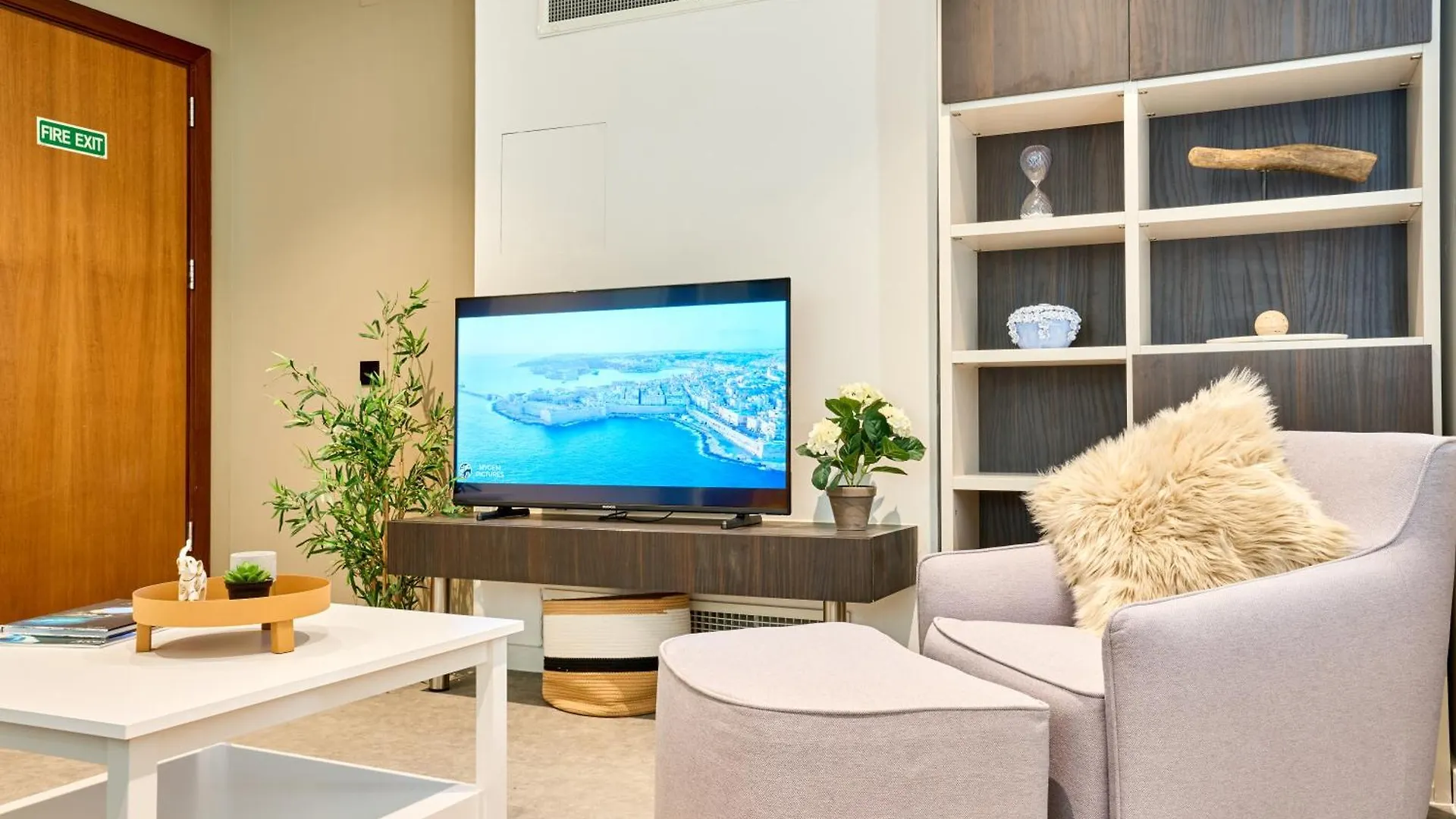 Stylish Apartment In Tigne Point Sliema