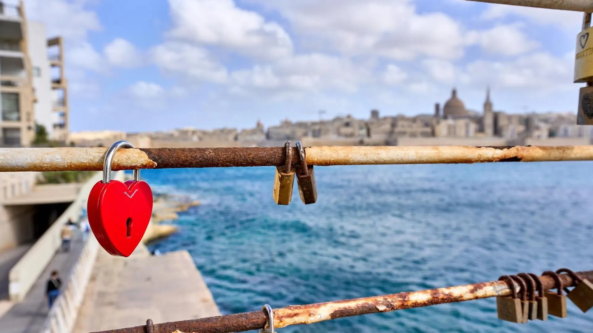 Stylish Apartment In Tigne Point Sliema