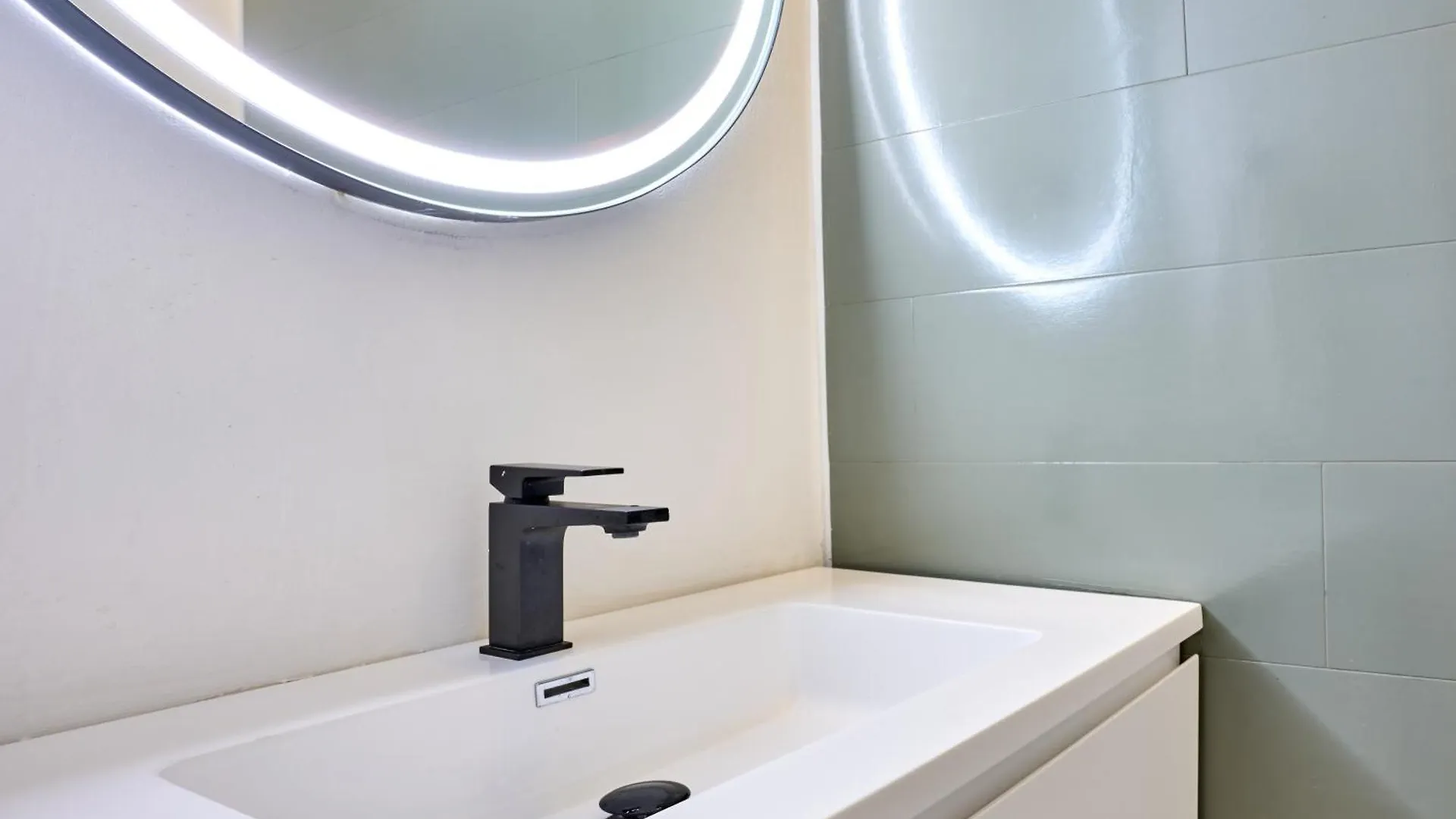 Stylish Apartment In Tigne Point Sliema 0*,